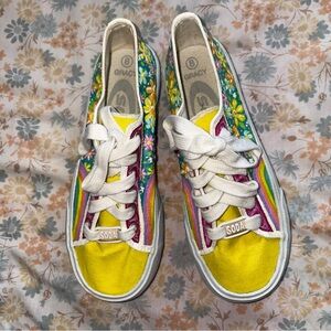 Groovy hand painted SODA platform runners